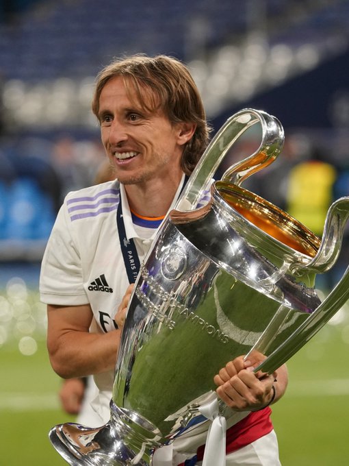 2025赛季，成都蓉城以红焰为刃、热血为甲，在三...