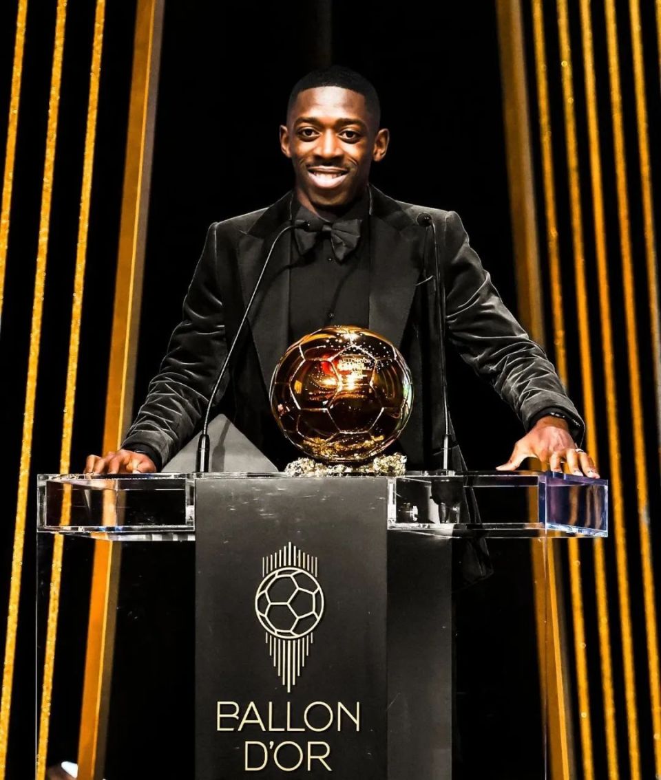 苏亚雷斯因为无球踢人被禁赛一场