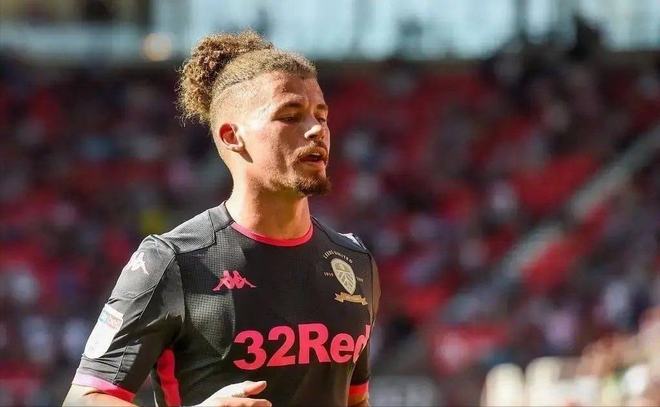 这脚传球太绝了，全队惊呆