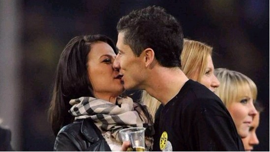 尼日利亚队队长埃孔宣布从国家队退役，期间共为国出战83场